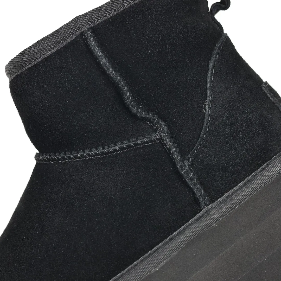 Pick up locally 💰580 Core recommended good price It is a very suitable choice for home furnishings. In the new year, uug launched a series of styles, which are partial to the preferences of young consumers and have also moved to the forefront of fashion trends. Shoe body material: water-repellent coated suede upper, 17 mm UGGPURE™ implantable wool insole, lightweight non-slip and comfortable rubber outsole, with brand LOGO and trademark, with full packaging Size: 35 36 37 38 39 40